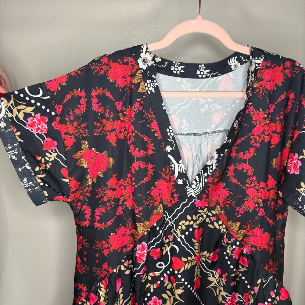 Floral V-Neck Boho Relaxed Fit Summer Dress Size Medium - Picture 4 of 8